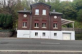 Haus kaufen in 58791 Werdohl, Werdohl - Denkmalgeschütztes Zweifamilienhaus mit großzügigem Garten, großer Terrasse und Garage zu verkaufen in Werdohl-Bärenstein