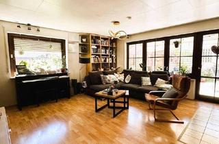 Mehrfamilienhaus kaufen in 71696 Möglingen, Möglingen - Solides Dreifamilienhaus bietet unendlich viele Möglichkeiten !