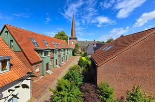 Wohnung kaufen in 22880 Wedel, Wedel - Geräumige Dachgeschosswohnung mit Kamin, Loggia und Stellplatz