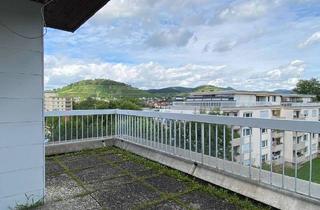 Wohnung kaufen in 72555 Metzingen, Metzingen - Gemütliche 3,5-Zimmer-Dachgeschosswohnung mit großer Terrasse und herrlichem Ausblick in Metzingen