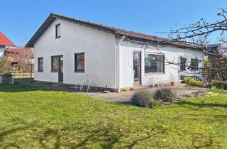 Einfamilienhaus kaufen in 88453 Erolzheim, Platz für die ganze Familie – Wohnhaus mit Doppelgarage und großem Garten in Erolzheim