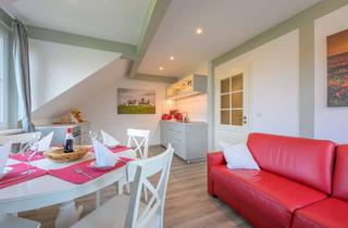 Wohnung kaufen in Uthlandestraße 46, 25849 Pellworm, Charmante DG-Wohnung in Hafennähe