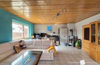 Wohnung kaufen in 63594 Hasselroth, BERK Immobilien - geräumige 3-Zi-Whg in gepflegtem ZFH mit Balkon und Stellplatz in Hasselroth