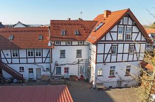 Wohnung kaufen in 35410 Hungen, Vermietete 2-Zimmer-Altbauwohnung mit Einbauküche & Kaminofen in idyllischer Lage