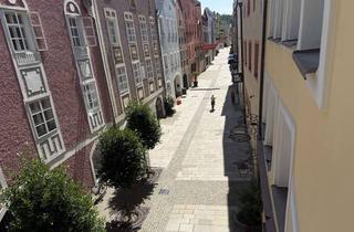 Wohnung kaufen in In Den Grüben 138, 84489 Burghausen, Charmante 3-Zimmer-Altstadtwohnung in Burghausen. 90 m², sofort frei, provisionsfrei kaufen.