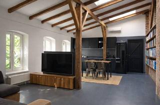 Loft kaufen in Grimmstraße 23, 10967 Kreuzberg, Gräfekiez: Charakterstarke Remise mit Balkendecke