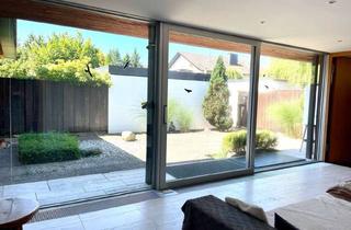 Wohnung kaufen in Almrauschstraße, 82031 Grünwald, Grünwald - 1,5 Zimmer plus Souterrain in Sep Ruf Bungalow - Garten- Schwimmbad - Sauna