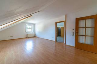 Wohnung kaufen in Pappenheimerstr., 91795 Dollnstein, Lichtdurchflutete 3 Zimmer-Dachgeschosswohnung mit Stellplatz - ruhiges Wohnen im Naturparadies