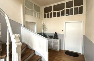 Wohnung kaufen in 31028 Gronau, ZENTRAL UND RUHIG GELEGENE KERNSANIERTE WOHNUNG MIT ALTBAUFLAIR IN HIST. VILLA INKLUS. PARKFLÄCHEN