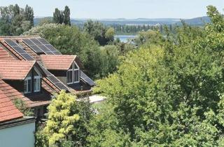 Wohnung kaufen in 78345 Moos, Stilvolle Dachgeschosswohnung mit Seeblick