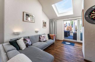 Wohnung kaufen in Georgenstraße 113, 80798 Maxvorstadt, Nähe Josephsplatz: 2-Zimmer-Dachterrassenwohnung mit offener Küche, Kaminofen und Süd-Terrasse