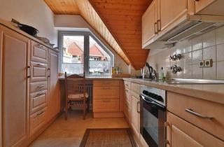 Wohnung kaufen in 46535 Dinslaken, Charmante Eigentumswohnung im Dachgeschoss eines 3-Parteienhauses, Nähe Altmarkt!