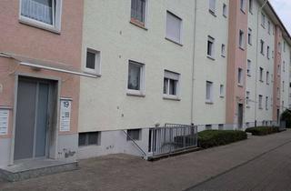 Wohnung kaufen in Hockenheimer Straße 19, 68219 Rheinau, 2 ZimmerHochparterre-Wohnung mit Garage
