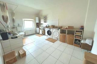 Wohnung kaufen in 45886 Ückendorf, Anlegerobjekt mit Perspektive: 4-Zimmer-Dachgeschosswohnung