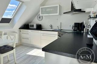 Wohnung kaufen in 23669 Timmendorfer Strand, ++ Traumhafte Ferienwohnung ++ Lichtdurchflutetes Dachgeschoss, mit Loggia und TG-Stellplatz ++