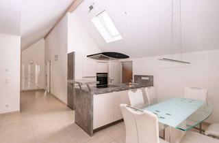 Wohnung kaufen in 71384 Weinstadt, Weinstadt-Beutelsbach, 3,5 Zimmer-Dachgeschosswohnung, gut ausgestattet, Aufzug - barrierefrei