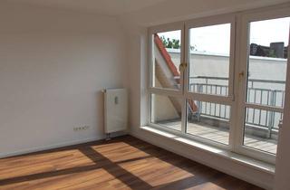 Wohnung kaufen in Lindenallee, 13088 Weißensee, Dachgeschosswohnung, Südlage 3 Zimmer mit Balkon und Aufzug