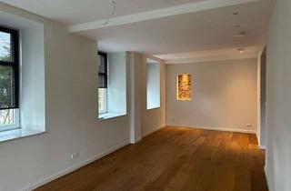 Wohnung kaufen in 46117 Osterfeld-Ost, Außergewöhnliche Maisonettewohnung mit Terrasse und Loggia auf Parkähnlichem Grundstück .