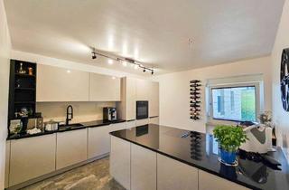 Wohnung kaufen in 75335 Dobel, Top Zustand: Attraktive 3-Zimmer-Wohnung mit Südbalkon und Tiefgaragen-Stellplatz