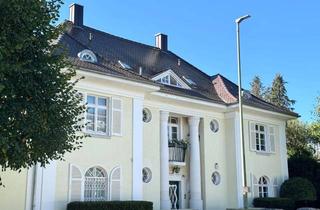 Wohnung kaufen in 75173 Südweststadt, Prestige & Geschichte: Dachgeschosswohnung in beeindruckender Jugendstil-Villa