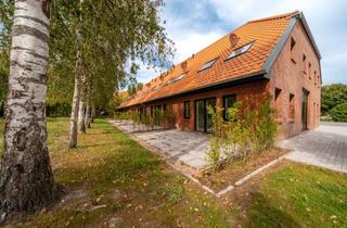 Wohnung kaufen in 26736 Krummhörn, Kapitalanlage Nordsee: Ferienwohnungen im sanierten Gulfhof – sofort startklar