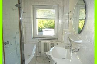 Wohnung kaufen in Hirschgrundstraße 62, 08371 Glauchau, Neues Angebot ! Sanierte 3-R-Whg im 1. OG - mod. Bad mit Wanne u. Dusche - EBK -ruhige zentrale Lage