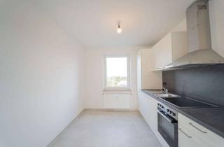 Wohnung mieten in 22459 Schnelsen, Frisch sanierte 3-Zimmer-Dachgeschosswohnung mit Einbauküche und großzügigem Balkon!