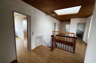 Wohnung mieten in Wiesenstraße 18, 89537 Giengen, Helle 4 Zimmer Wohnung mit Maisonette-Charakter, Balkon und EBK in Giengen