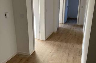 Wohnung mieten in Waldstr. / Ecke Langendiebacher Str. 44, 63526 Erlensee, Exclusive 3-Zimmer-Wohnung mit Balkon, Dachterrasse und Garage.