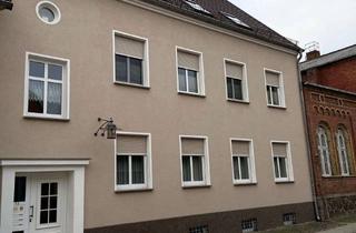 Wohnung mieten in Hafenstraße 13, 18507 Grimmen, Geräumige 4-Zimmer-Wohnung mit Garten & Garage