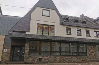 Wohnung mieten in Hauptstrasse 45, 53518 Adenau, Wohnung im Zentrum von Adenau im Gebäude der VR Bank zu vermieten.