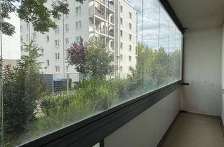 Wohnung mieten in Kastanienallee 106, 12627 Hellersdorf, Gemütlich: Single-Wohnung mit Balkon in ruhiger Lage!