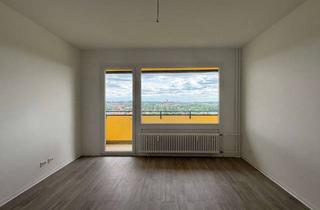 Wohnung mieten in Am Forstacker 27, 13587 Spandau, Geräumige 2-Zimmerwohnung in luftiger Höhe - mit Balkon und Wannenbad!