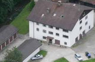 Wohnung mieten in Frasdorfer Str. 24, 83101 Rohrdorf, Renovierte 2-Zi.-Etagen-Whg. ohne Balkon, EBKü., Garage, Gem.-Garten/Grillpl., Näh. BAB-Einfahrt.