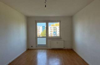 Wohnung mieten in Zossener Straße 176, 12627 Hellersdorf, Leider ohne Aufzug - Dachgeschoss mit Balkon und Wannenbad - in Hellersdorf!