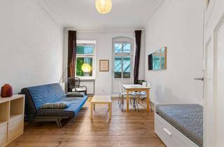 Wohnung mieten in Krossener Str. 22, 10245 Friedrichshain, *BEFRISTET* Große 2-Zimmer-Altbauwohnung mit Balkon & Blick auf dem Boxhagener Platz! *WG-geeignet*
