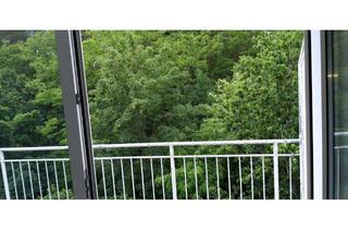 Wohnung mieten in Karlsluster Str. 11, 13591 Berlin, 3 Zimmer Dachgeschoßwohnung mit schönem Balkonblick!