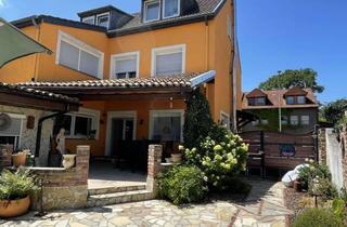 Doppelhaushälfte kaufen in 52134 Herzogenrath, Ideal für Familie & Investoren: Kernsaniertes EFH mit 2 separaten Apartments in Kohlscheid