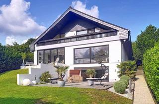 Haus kaufen in 42349 Cronenberg, Eleganz trifft Panorama –Exklusives Anwesen, Pool, Spa-Oase und Giebelloggia in Wuppertal-Cronenberg