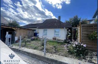 Einfamilienhaus kaufen in Herzog-Albrecht-Straße, 94513 Schönberg, Projekt mit Potenzial: Einfamilienhaus mit Einliegerwohnung, Pool, Sauna und Garten