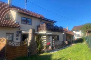 Haus kaufen in 75233 Tiefenbronn, Das 2-Familienhaus mit grossem Grundstück in ruhiger Wohnlage mit Garage und viel Platz zum Wohnen.