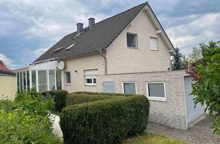 Haus kaufen in 35447 Reiskirchen, Großzügige Kapitalanlage mit 3 Wohneinheiten, Wintergarten und 3 Garagen
