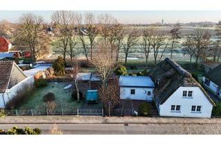 Haus kaufen in 25764 Süderdeich, Wohntraum unter Reet: Haus mit idyllischem Garten in Nordseenähe