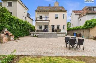 Villa kaufen in 63452 Hanau, Hanau: Großzügige Stadtvilla mit Kamin, Balkon & großem Garten – 8 Zimmer