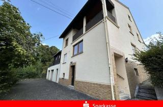 Haus kaufen in 57610 Ingelbach, Ingelbach, Nähe Altenkirchen, großes Wohnhaus mit Garten und zwei Garagen