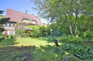Villa kaufen in 71083 Herrenberg, Weitläufiges Wohnen mit Gartenidylle