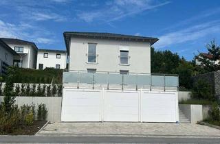 Villa kaufen in 94099 Ruhstorf, Moderne Stadtvilla mit großer Sonnenterrasse und 3 Garagen