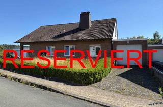 Haus kaufen in Knuttenberg, 33034 Brakel, RESERVIERT! Massives Ein- bis Zweifamilienhaus mit Einliegerwohnung mit PV-Anlage