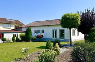 Haus kaufen in 94533 Buchhofen, Weitläufig und Idyllisch: Familienfreundlicher Bungalow mit zweitem Bauplatz in naturnaher Lage