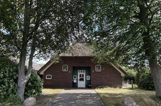 Haus kaufen in 26345 Bockhorn, Historisches Reetdach- Domizil | Baujahr 1836 | 15 min. zur Küste | Großz. Grundst. mit Nebengeb.